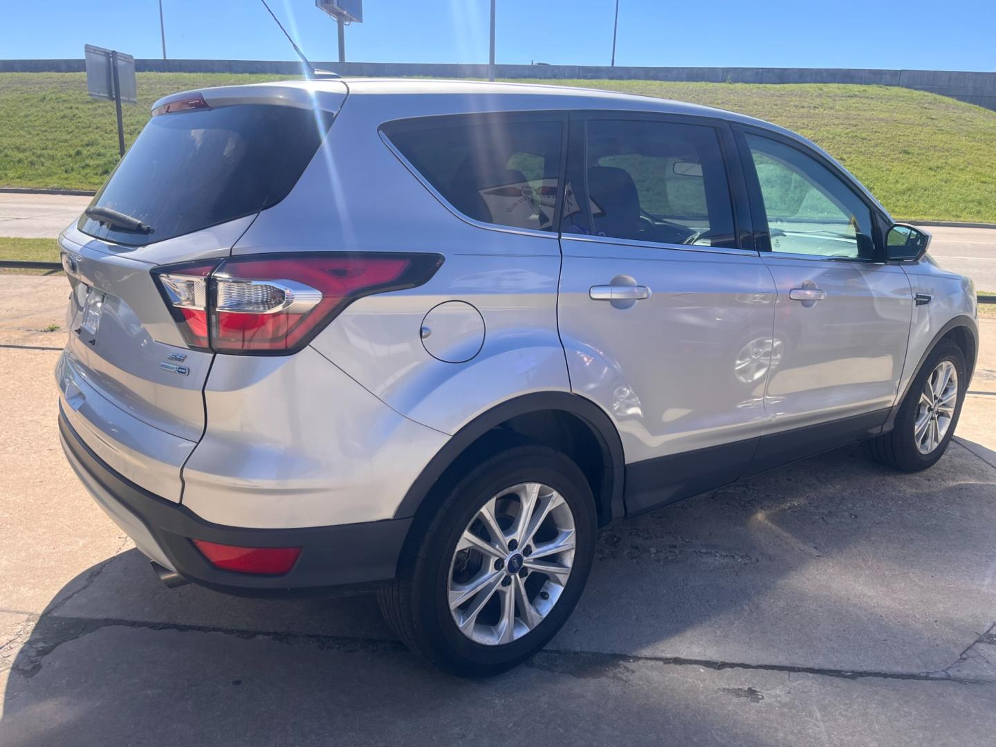 2017 SILVER FORD ESCAPE SE SE 4WD (1FMCU9GD4HU) with an 1.5L L4 DOHC 16V engine, 6A transmission, located at 8101 E. Skelly Dr., Tulsa, OK, 74129, (918) 592-3593, 36.121891, -95.888802 - Photo#2